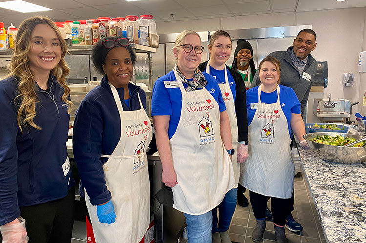 Ronald McDonald House Cooks for Kids volunteers